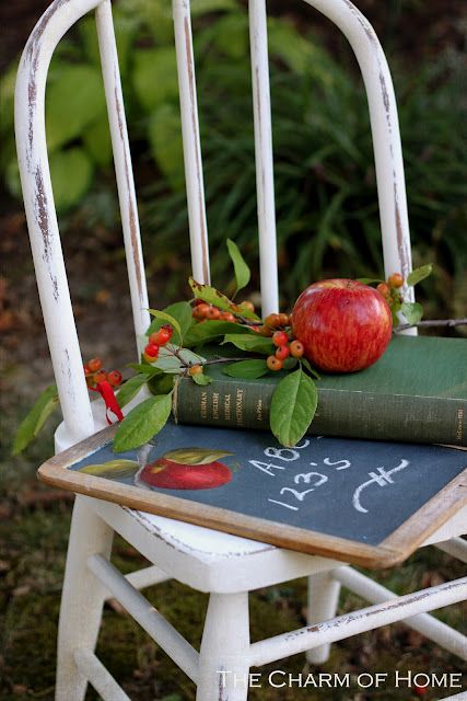 Historical Fiction Anchor Chart, Vintage School Decor, School Centerpieces, Back To School Display, Back To School Displays, Teacher Retirement Parties, Apple For The Teacher, School Display, Baby Apple