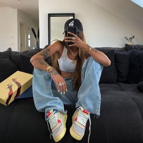 sstyle on Instagram: “inside.” Outfit Ideas With Jordans, Looks Hip Hop, Tomboy Style Outfits, Looks Street Style, Streetwear Fashion Women, Swaggy Outfits, Tomboy Fashion, Streetwear Outfits, Streetwear Outfit