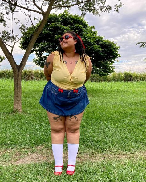 Outfit completo en Ig @diariesbyale   outfit plus size, bow season, bow outfit, coquette outfit, skirt outfit, diverse body, curvy outfit, curvy girl, outfit coquette Plus Size Maximalist, Chubby Baddie, Bow Outfit, Outfit Coquette, Bow Season, Outfit Curvy, Coquette Outfit, Outfit Plus Size, Plus Size Fits