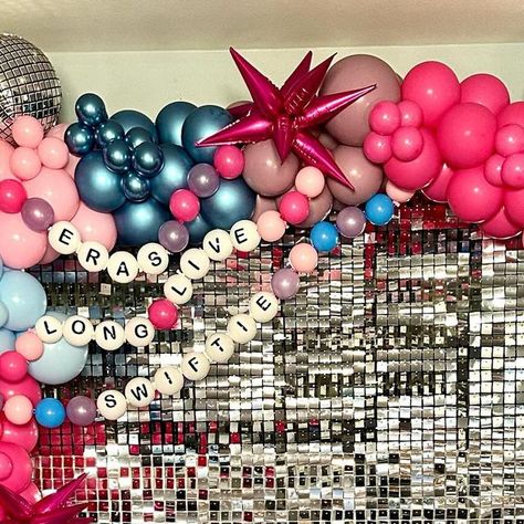 Balloon Bash Design on Instagram: ""So make the friendship bracelets" 🫶 🪩 ✨  This Taylor Swift Eras inspired install was so fun! Perfect for a birthday celebration or night in with your besties! Dm or inquire in our bio so we can make your next event extra fabulous! #palmdale #lancasterevents #lancaster #quartzhill #partyrentals #balloondecor #ballooninstallation #balloonartist #balloonstylist #taylorswiftballoons #taylorswiftparty #backdrop #shimmerwall #partyrentals" Taylor Swift Backdrop Ideas, Friendship Bracelet Balloons, Taylor Swift Birthday Backdrop, Taylor Swift Photo Backdrop, Taylor Swift Balloon Garland, Taylor Swift Backdrop, Taylor Swift Balloons, Taylor Swift Decorations Party, Taylor Swift Karaoke