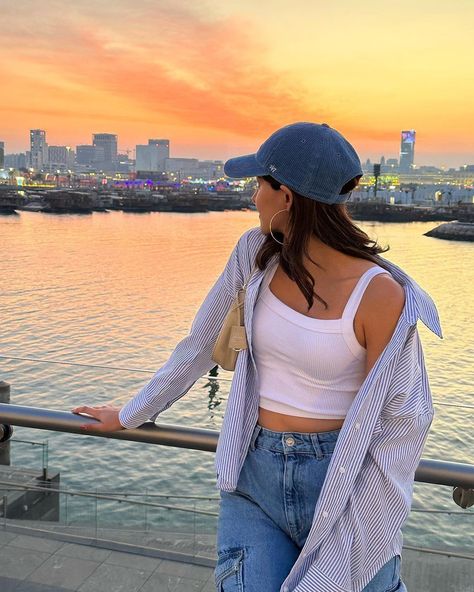 Aesthetic New York City, New York City Style, Aesthetic New York, Ananya Pandey, Ananya Panday, Nyc Style, Wardrobe Goals, Sunset Pics, Baseball Outfit