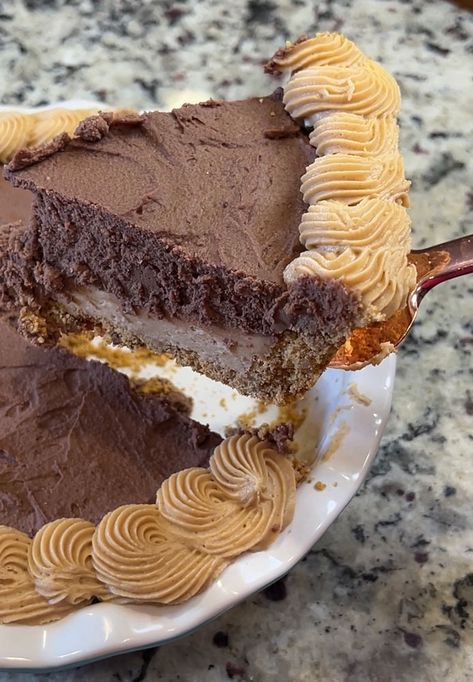 Costco’s Peanut Butter Chocolate Pie-Copycat Recipe Spilling The Sweet Tea, Peanut Butter Chocolate Pie, Peanut Butter Cream Pie, Best Freeze Dried Food, Dinner Pies, Southern Cooking Recipes, Chocolate Peanut Butter Pie, Chocolate Pie Recipes, Dried Food