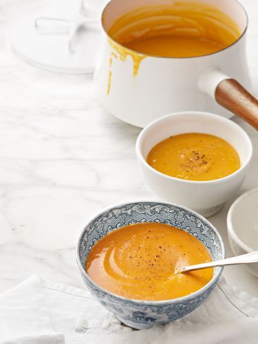 Harvest Pumpkin Soup Savory Pumpkin Recipes, Pumpkin Recipes Easy, Pumpkin Soup Recipe, Fall Soup Recipes, Harvest Pumpkin, Fall Soups, Winter Soups, Thanksgiving Appetizers, Sweet Potato Soup