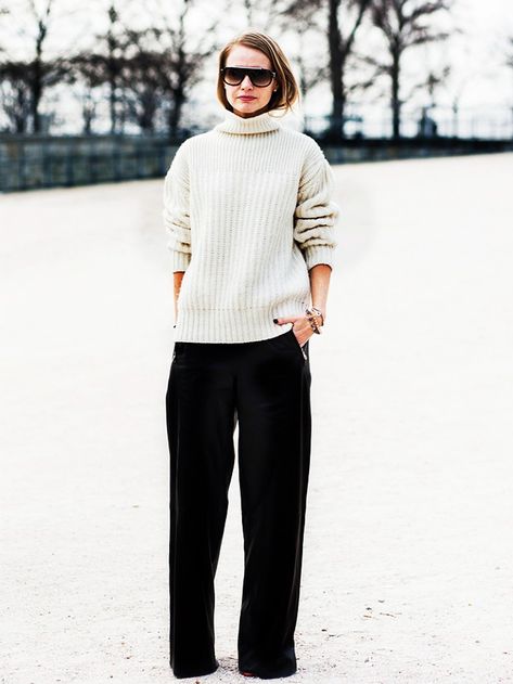 6 Minimalist Outfit Ideas Perfect for Cold Weather via @WhoWhatWear How To Wear Turtleneck, Knit Pants Outfit, Wide Leg Pants Winter, Wide Leg Pants Outfit, Winter Trousers, Pull Bleu, Quoi Porter, Leather Pants Women, Black Wide Leg Pants