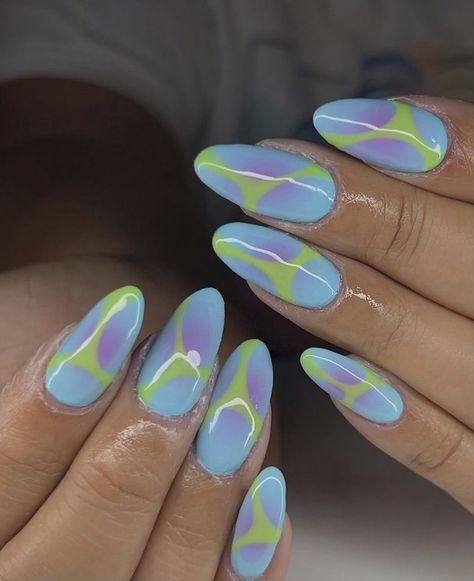 #almondnails #nailart #airbrush #auranails #blluenails #nailsart #swirl #naildesign Simple Swirl Nails, Swirl Nails Short, Swirl Nail Designs, Swirl Nails, Candy Nails, Nails Short, Almond Nails, Design Inspo, Nail Design