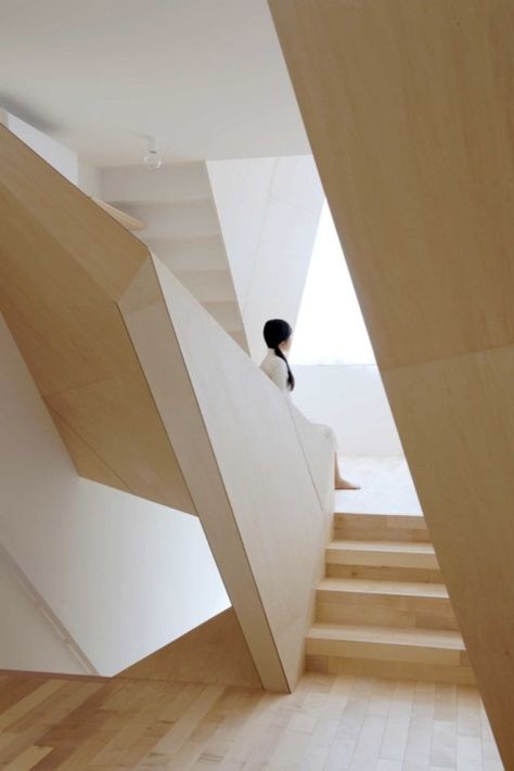 by Alphaville Architects – Kentaro Takeguchi + Asako Yamamoto Foto Scale, Wc Decoration, Interior Stairs, Town House, Residential House, Boho Interior, Staircase Design, Stairs Design, 인테리어 디자인