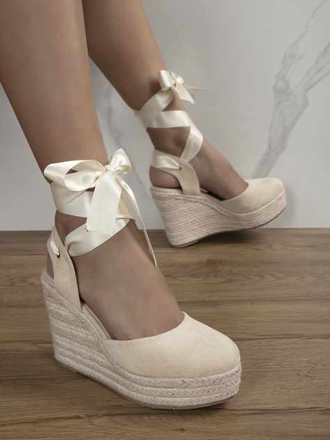 Slim Fast Diet, Women Wedges, Espadrille Wedge, Crochet Shoes, Leg Design, Gorgeous Shoes, Womens Wedges, Crazy Shoes, Pretty Shoes