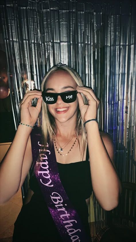 21 Legal Birthday Ideas, Glasses With Writing On Them Party, Kiss Me Glasses Party, Senior Glasses Ideas, Sunglasses Party Aesthetic, Glasses Party Aesthetic, Party Glasses Aesthetic, Party Glasses Ideas, Party Sunglasses Aesthetic