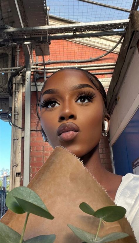 Confidence Is Key, Be More Confident, Makeup For Black Skin, Brown Skin Makeup, Bridal Makeup Wedding, Cute Makeup Looks, Face Card, Dark Skin Makeup, Looks Black