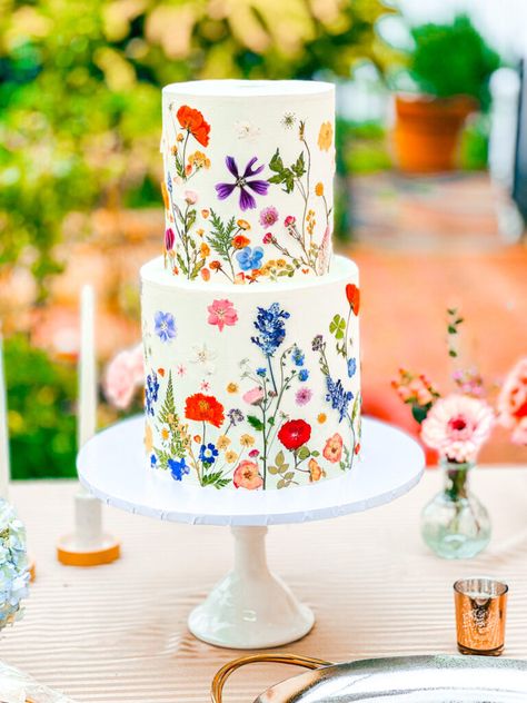 Whimsical Garden Cake, Wild Flower Wedding Cake, Berry Wedding Cake, Wedding Cake Frosting, Wildflower Cake, Whimsical Wedding Cakes, Raspberry Wedding, Cakes Pink, Colorful Wedding Cakes