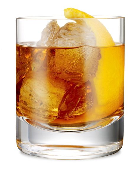 Many people love a classic Old Fashioned.  Appleton Estate has put their own spin on it using their rum in place of whiskey.  They recommend the Appleton Estate 12 Year Old Rare Casks. It gives the cocktail a much smoother taste and the simple syrup cuts the sourness of the cocktail.  Learn how to make the Old Fashioned two different ways. #oldfashioned #cocktailrecipe #oldfashionedingredients #oldfashioneddrinkrecipe #differentoldfashionedrecipes #bittersforanoldfashioned #appletonestate Appleton Estate Rum Cocktails, Appleton Rum Drinks Recipes, Appleton Rum, Rum Drinks Recipes, Basic Cocktails, Appleton Estate, Classic Old Fashioned, Old Fashioned Drink, Old Fashioned Recipe