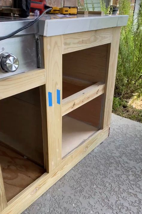 Diy Small Bbq Area, Diy Outdoor Cabinets Waterproof, Diy Outdoor Kitchen Cabinet, Grill Cabinet Outdoor Diy, Small Outdoor Kitchen Ideas Diy, Diy Outdoor Cabinet, Diy Outdoor Kitchen On A Budget, Outdoor Kitchen Diy On A Budget, Diy Outdoor Kitchens