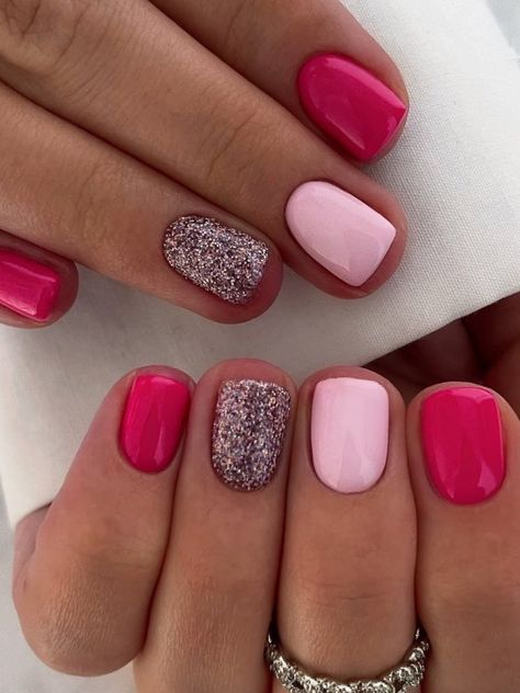 hot pink short nails with glitter Sns Nails Colors, Pink Gel Nails, Hot Pink Nails, Cute Gel Nails, Dipped Nails, Fancy Nails, Short Acrylic Nails, Valentine's Day Nails, Nail Polishes