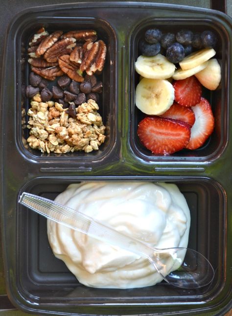 Yogurt Parfait Meal Prep, Parfait Meal Prep, Dunkin Donuts Iced Coffee, Meal Prep Snacks, Healthy Lunch Snacks, Resep Diet, Work Meals, Easy Healthy Meal Prep, Makanan Diet