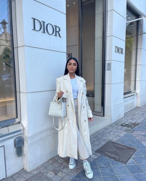 White Trench Coat Outfit, Chic Outfits Black Women, White Leather Jacket Outfit, Trench Coat Outfit Fall, Fall Coat Outfit, Long White Coat, Faux Leather Trench Coat, White Trench Coat, Outfits For Mexico