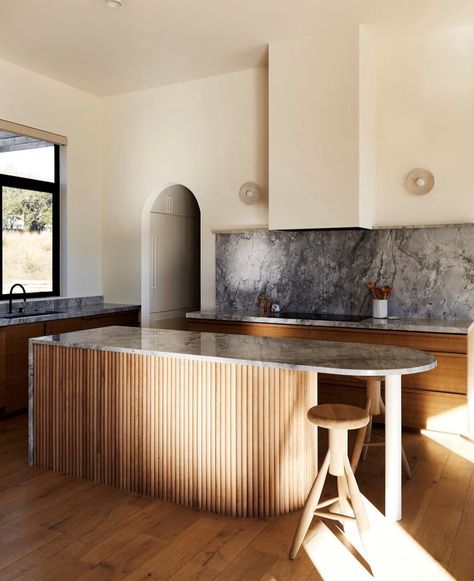 Minimalist Kitchen featuring Grey Goose Marble Round Kitchen Island, White Oak Kitchen, Art Deco Kitchen, Marble Counter, Oak Kitchen, Kitchen Island Design, Kitchen Projects, Kitchen Makeover, Kitchen Layout