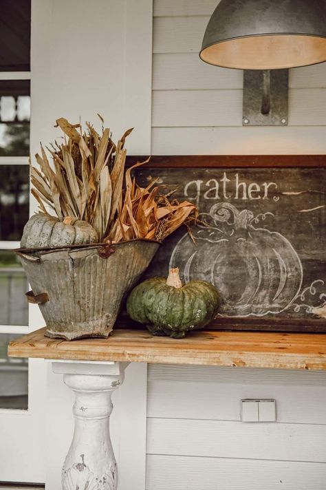 Urban Bedroom Ideas, Bathroom Ideas Vintage, Bathroom Ideas Boho, Bedroom Ideas Rustic, Farmhouse Fall Porch, Fall Decor Boho, Vintage Bathroom Ideas, Urban Bedroom, Coastal Bedroom Ideas