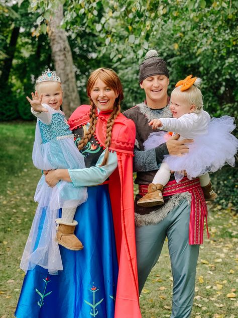 Frozen Costumes Family, Frozen Family Halloween Costumes, Frozen Halloween Costumes Family, Frozen Family Costumes, Cute Family Halloween Costumes, Frozen Costume Diy, Family Of 4 Halloween Costumes, Frozen Halloween Costumes, Best Family Halloween Costumes