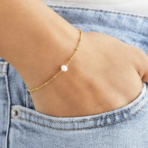 Diamond Bar Bracelet, Gold Bar Bracelet, Gold Bracelet Simple, Bentley Mulsanne, Gold Jewellry, Pearl Jewels, Pearl And Diamond Necklace, Bracelet In Silver, Silver Bracelets For Women