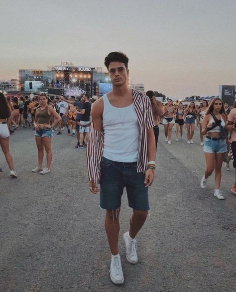 Casual Summer Outfits For Men, Music Festival Outfits Men, Coachella Mens Fashion, Mode Coachella, Coachella Outfit Men, Summer Outfits For Men, Mens Festival Fashion, Menswear Outfits, Rave Outfits Men