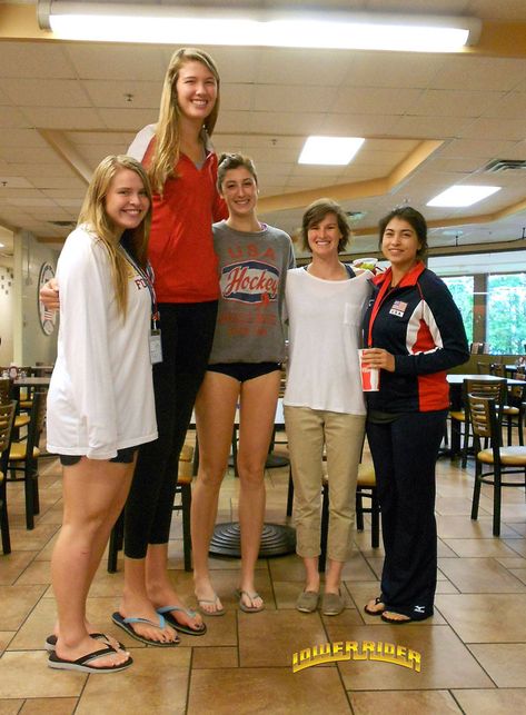 Tall Volleyball girl by lowerrider Tall Girl Short Guy, Pressure Quotes, Giant People, Volleyball Girl, Tall Girl Problems, Tall People, Long Tall Sally, Tall Girl, Tall Women