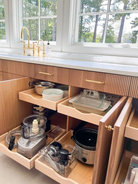 Tiny Kitchen Appliance Storage, Kitchen Cabinet Interior, Kitchen Island Storage, Kitchen Appliance Storage, Kitchen Storage Ideas, Kitchen Cabinet Drawers, Ultimate Kitchen, Small Kitchen Storage, Minimalist Kitchen Design