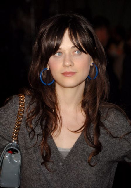 Zooey Deschanel. Love her hair. Zooey Deschanel Almost Famous, Zooey Deschanel Haircut, Young Zooey Deschanel, Twee Hair, Zoe Deschanel Hair, Zoe Deschanel, Brunette Fringe, Zooey Deschanel Hair, Zooey Deschanel Style