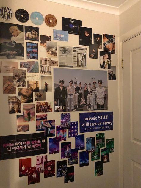 Wall Decor Kpop Aesthetic, Photocard Room Decor, Skz Diy Room Decor, Skz Bedroom Ideas, Photocard Wall Decor, Skz Posters Aesthetic, Poster Organization Ideas, Kpop Poster Wall Ideas Room, Kpop Room Inspo Skz