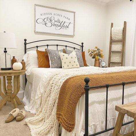 How pleasant is the fall color scheme of amber and beige! Composed of mostly chunky knit throws, this layered bed looks perfectly cozy to snuggle and enjoy the fall season. Photo from @caligirlinasouthernworld #heartstoppingdecor #housebeautiful #farmhousestyle #farmhousedecor #farmhousefresh #cottagestyle #livingroomdesign #instahome #farmhouseliving #farmhousefurniture #woodandwhite #happylittlefarmhouse #myhousebeautiful #mycountryhome #cottagestyledecor #farmhouselife #farmhousestyling Spain Apartment, Black Iron Beds, Black Bed Frame, Fall Bedroom Decor, Iron Bed Frame, Wonderful Wednesday, Fall Bedroom, Bedroom Farmhouse, Farmhouse Ideas