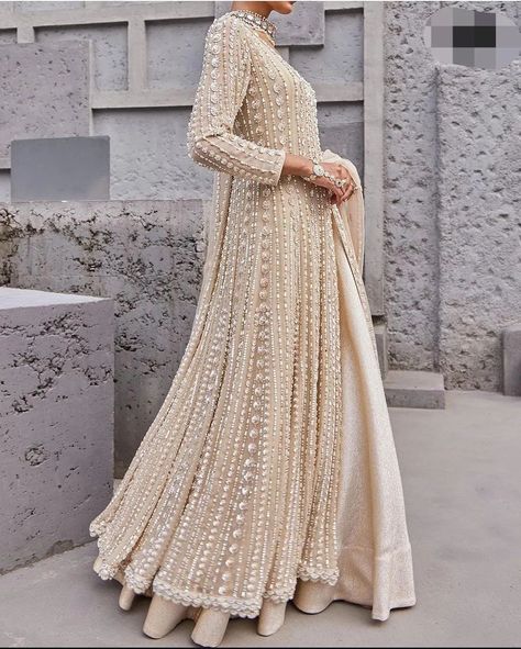 Inbox us to order ✉📬 Or contact 📞 +923074745633 📞☎ (WhatsApp ✔) #pakistaniwear #weddingbells #photography #weddingseason #bridaldress #bridalgown #bridalshower #weddingphotography #weddinginspiration  #weddingoutfits #pakistanitrends #pakistanidesignerwear #pakistaniclothes #pakistanidresses #pakistanicouture #pakistanibridaldresses #pakistanidesigner #pakistaniweddingseason #pakistaniwear #ukclothes #usaclothes #australiaclothing #canadaclothing #germanyclothing #uaeclothes Golden Lehenga, Pakistani Wedding Outfits, Pakistani Fancy Dresses, Indian Dresses Traditional, Desi Clothes, Indian Bridal Fashion, Pakistani Bridal Dresses, Pakistani Bridal Wear, Designer Dresses Casual