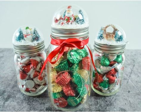 Snowglobe Mason Jar, Christmas Candy Jars Ideas, Diy Snowglobes, Diy Snowglobe, Ornaments Diy Kids, Gift Jars, Mason Jar Christmas Gifts, Jar Ideas, Diy Jar Crafts