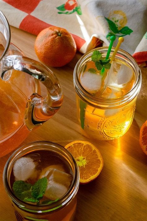 How To Make Sunshine Tea - 4 Easy Steps 14 Sun Tea, Black Tea Bags, Tropical Sun, Mint Sprig, Winter Drinks, Orange Zest, Secret Recipe, Brewing Tea, Mint Leaves