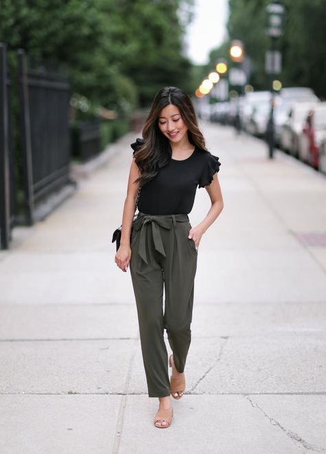 stylish summer - fall casual outfit ideas // tie waist ankle pants + ruffle tee (click the image for all item info!) Office Outfits Women Casual, Corporate Outfit, Casual Chique Stijl, Teacher Fits, Chique Outfit, Work Outfit Office, Skirt Diy, Outfit Essentials, Office Wardrobe