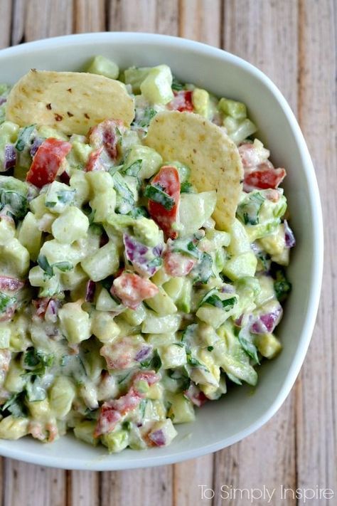 Mouthwatering yumminess with every bite, this fresh Cucumber Avocado Salsa will easily become a favorite. Cucumber Avocado Salsa, Cucumber Avocado Salad, Fresh Cucumber, Diy Easy Recipes, Cucumber Avocado, Avocado Salat, Eat Veggies, Avocado Salsa, Buffalo Chicken Dip