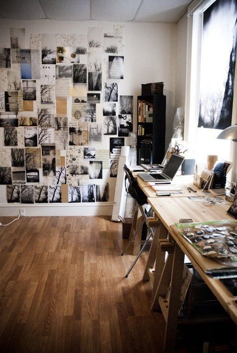 modern chic open workspace with wood butcher block desks and photo wall - graphic designer office space Graphic Designer Office, Artist Space, Office Space Inspiration, Artist Tools, Creative Office Space, Cool Office Space, Decor Studio, Artistic Space, Creative Workspace