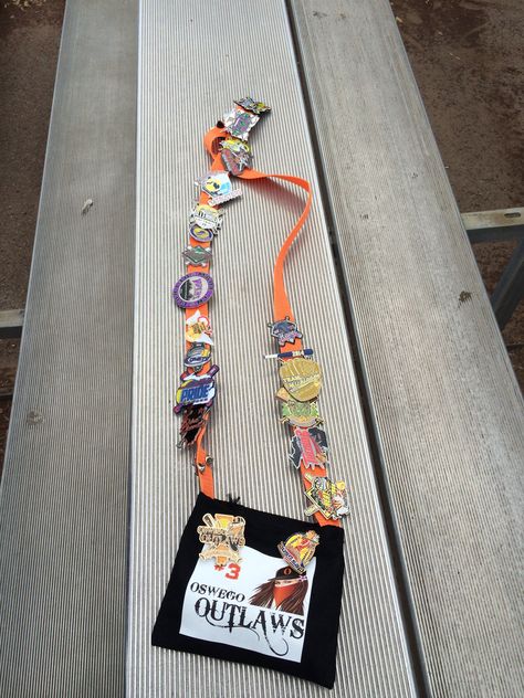 Made these for pin trading at the World Series for softball.  They were perfect for holding pins yet to be traded in the pouch and pins they got from other teams were pinned onto the strap. Softball World Series Gift Ideas, Softball Trading Pins, Softball Pins Trading Ideas, World Series Baseball Gift Bags, Softball Nationals Gift Ideas, Softball World Series, Sport Crafts, Travel Softball, Team Mom Baseball