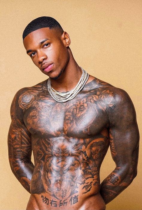 Dark Skin Tattoo, Tatted Men, Dark Skin Men, Dark Men, Muscular Men, Gold Rush, Black Men Fashion, Black Boys, Muscle Men