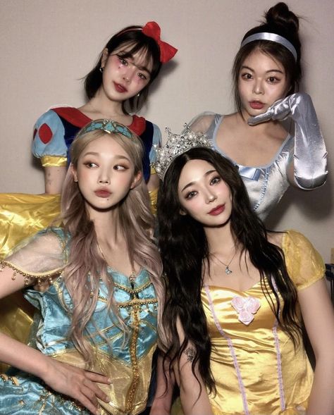 Kpop Halloween Costume, Movie Character Halloween Costumes, Korean Aesthetic Outfits, Character Halloween Costumes, Trio Costumes, Friend Costumes, Crazy Best Friends, Halloween Coustumes, Disney Theme Party