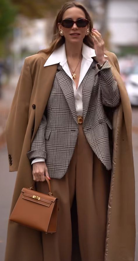 Alexandra Lapp, Summer Office Outfits, Woman In Suit, Iranian Women Fashion, Brown Outfit, Trendy Fall Outfits, Looks Chic, Warm Outfits, Professional Look