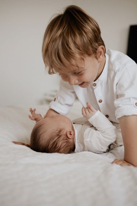 Newborn Brothers Photography, Newborn Photo Poses With Siblings, Brother Brother Photography, Newborn Photos With Brother, Sibling Bed Photoshoot, 2 Brother Photoshoot, Newborn With Brother Photography, Newborn And Brother Photography, 1st Birthday Photoshoot With Siblings