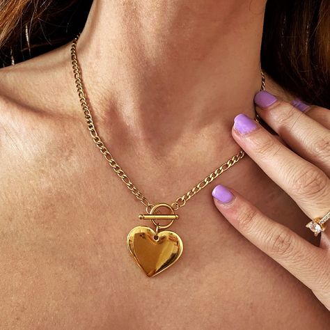 Heart Charm Necklace, Necklace Big, Gold Heart Necklace, Beautiful Necklace, Big Heart, Toggle Clasp, Long Chain, Gold Heart, Steel Chain