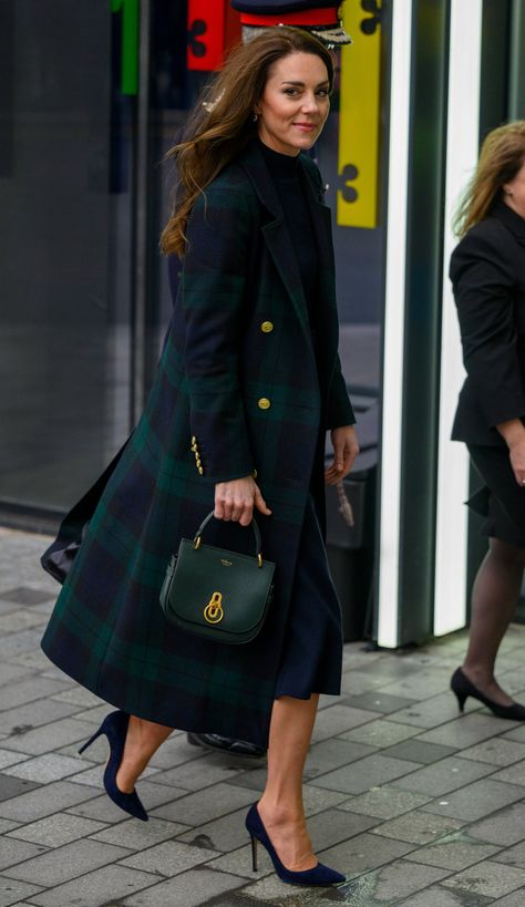 The Princess of Wales wore a Holland Cooper coat with Cefinn dress, Gianvito Rossi pumps, Mulberry bag and Anderson Crocodile Belt and Diamond and Sapphire earrings. Kate Middleton Style Outfits, Düşes Kate, Kate Middleton And Prince William, Princesse Kate Middleton, Looks Kate Middleton, Prins William, Princess Katherine, Kate Middleton Outfits, Kate Middleton Prince William