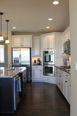 Off White Kitchen Cabinets, Kitchen Layouts With Island, Off White Kitchens, Double Ovens, Kitchen Corner, Kitchen Farmhouse, White Cabinetry, Elegant Kitchens, Double Oven