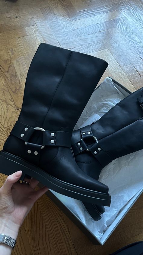 #fallfashion #vagabondshoemakers #autumn #black #bikerboot #trendingnow #fall2023 Trending Now, Biker Boot, Autumn Fashion, Black