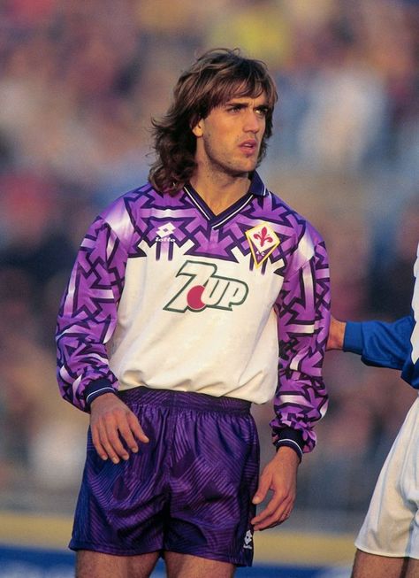 Gabriel Batistuta (Fiorentina) Daniel Passarella, Football Vintage, Vintage Football Shirts, Retro Football Shirts, Classic Football Shirts, Best Football Players, Football Uniform, Football Images, Football Fashion