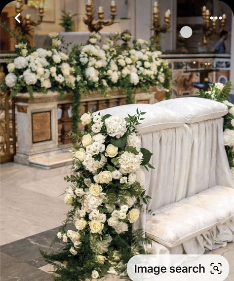 Church Wedding Flowers Altar, Church Wedding Decorations Aisle, Simple Church Wedding, Ceremony Decorations Church, Altar Flowers Wedding, Wedding Walkway, Wedding Church Decor, Altar Design, Church Wedding Flowers