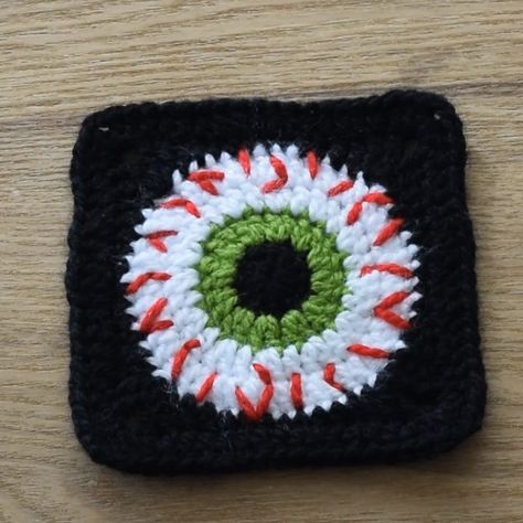 Crochet Eye Granny Square Free Pattern, Eyeball Granny Square Pattern Free, Eyeball Granny Square Pattern, Crochet Alien Granny Square Pattern Free, Crochet Eyeball Granny Square, Crochet Eye Square, Granny Square Eye Pattern, Pentagram Granny Square, Eye Granny Square Pattern Free