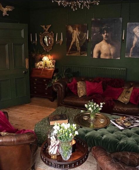 Moody Maximalist Aesthetic Bedroom, Dark Green Witchy Living Room, Eclectic Dark Bedroom, Dark Maximalist Bedroom Vintage, Soft Maximalist Bedroom, Italian Maximalist Decor, Eclectic Dark Academia, Room Makeover Dark Academia, Dark Green Maximalist Living Room