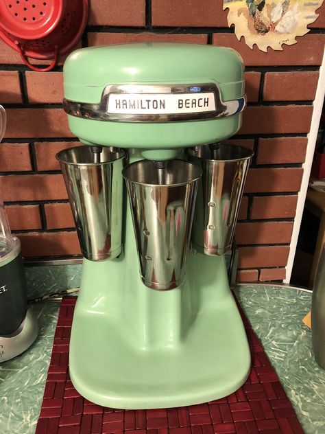 Hamilton Beach Original Milkshake Mixer ❣️ Upcycled Kitchens, 50 Diner, Miniature Diner, Soup Shrimp, Kitchen Inventions, 1950s Aesthetic, Milkshake Maker, Milkshake Machine, Diner Ideas