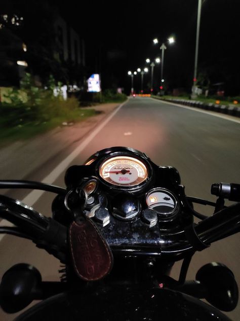 Night Sky Photography Stars, Bike Riding Aesthetic, Bike Night Ride Snapchat, Snapchat Night, Night Bike Ride Video, Before Exam, Night Rides Car, Night Bike Ride, Bullet Bike Royal Enfield